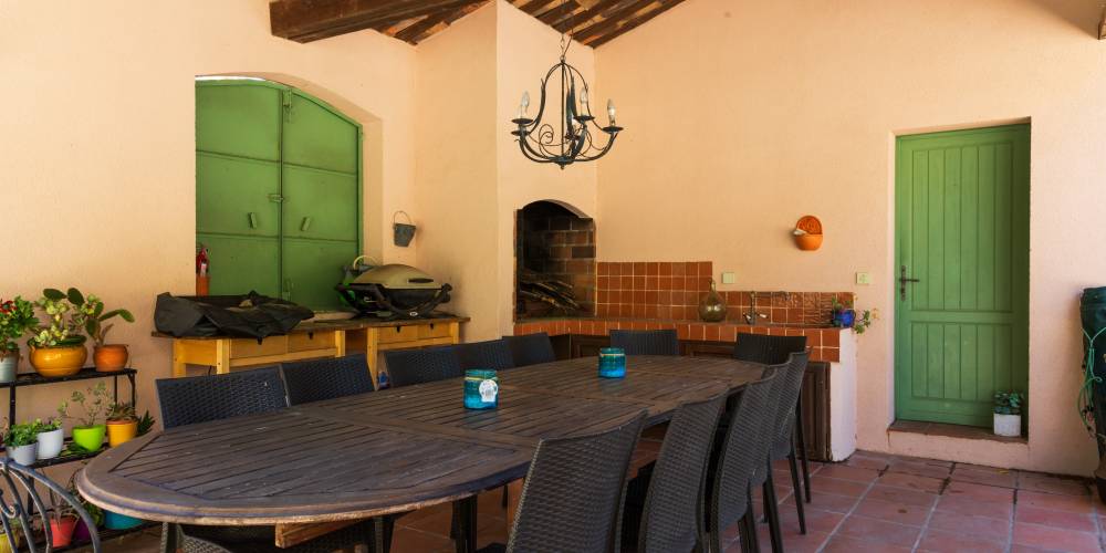 table terrasse couverte 1-min