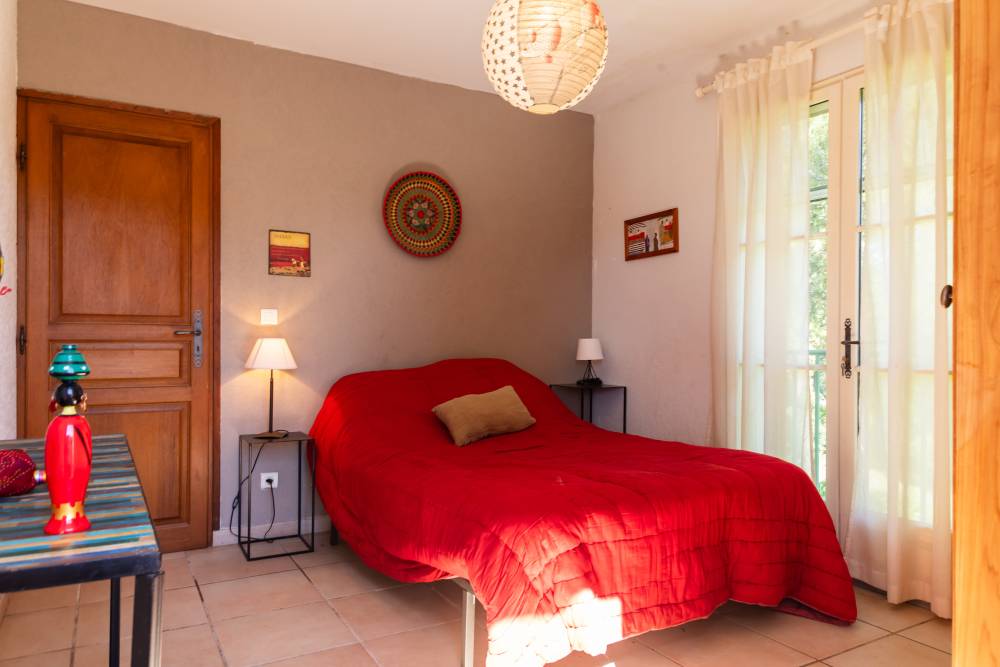 chambre rouge terrasse