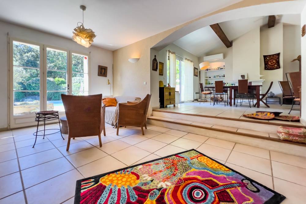 entrée vers salon et salle a manger