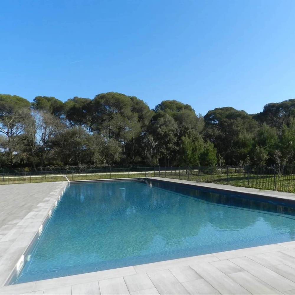 PISCINE NOUVELLES TERRES  FORMAT CARRE MINISITE