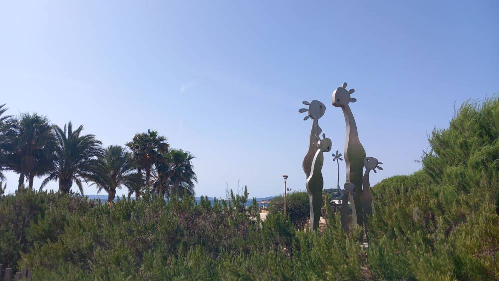 Les sculptures de la plage de la Favière