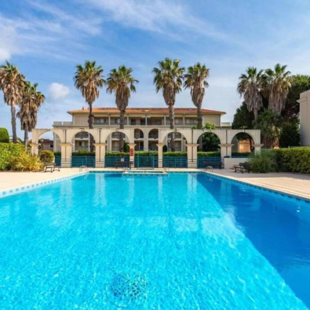 PISCINE carree Domaine Azur