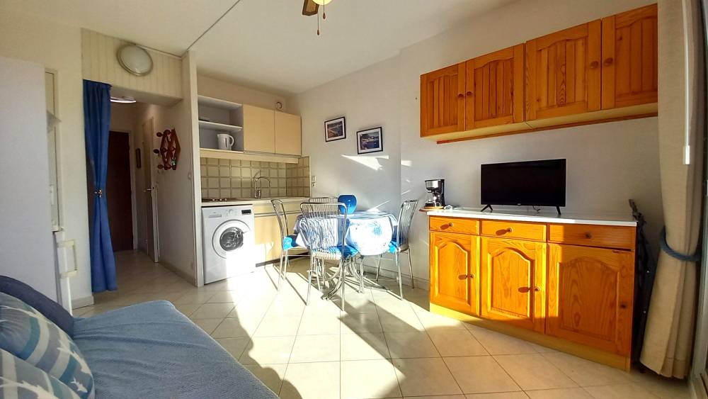 séjour et coin cuisine